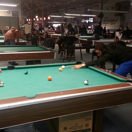 Foto tomada en Triple Nines Bar and Billiards  por Kia S. el 1/1/2013