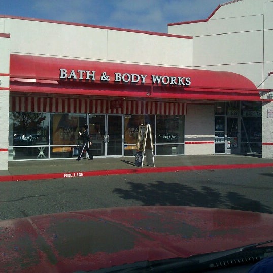 Bath & Body Works Cosmetics Store in Central