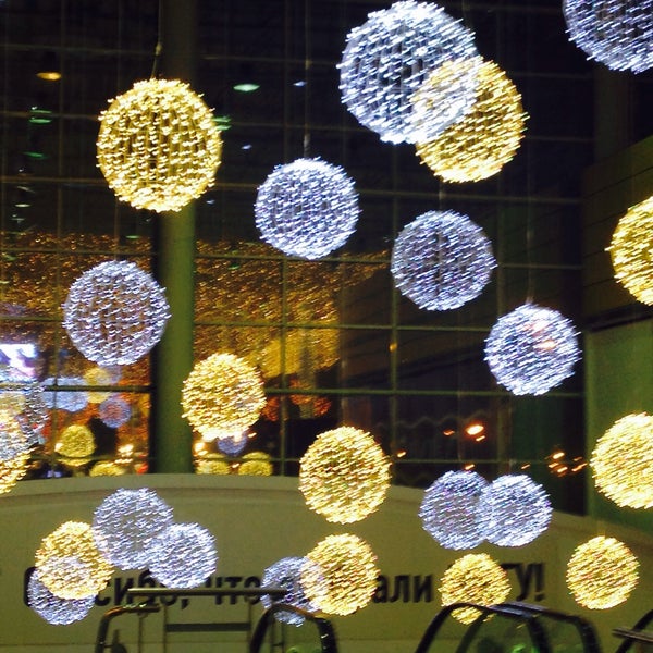 รูปภาพถ่ายที่ MEGA Mall โดย Anna 🍒 D. เมื่อ 12/23/2014