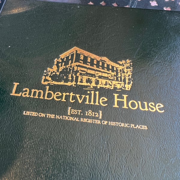 รูปภาพถ่ายที่ Lambertville House โดย Max S. เมื่อ 9/24/2022