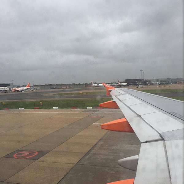 Photo taken at London Gatwick Airport (LGW) by Kanaway Y. on 10/11/2017