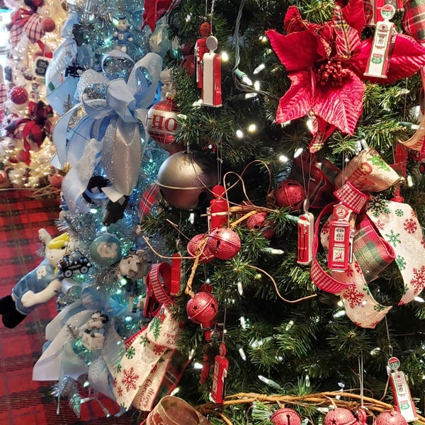 Photos at Callahan's Nautical Gifts of Calabash 23 tips from 1519