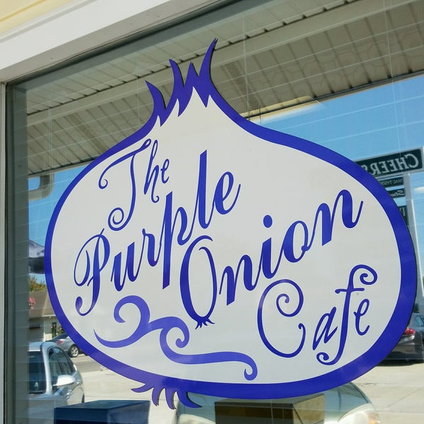 9/5/2016 tarihinde Teresa O.ziyaretçi tarafından The Purple Onion Cafe'de çekilen fotoğraf