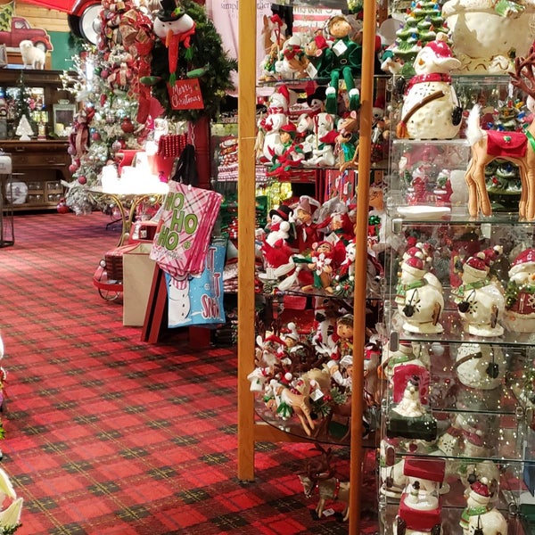 Photos at Callahan's Nautical Gifts of Calabash 23 tips from 1519