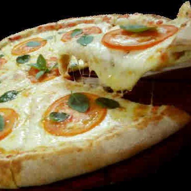 Que tal uma pizza quentinha. Venha conhecer a Pizzamania e prove a melhor pizza do ABC.