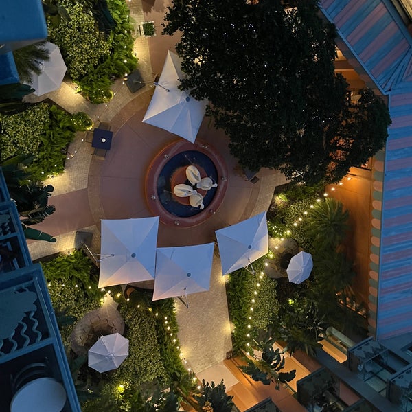 รูปภาพถ่ายที่ Walt Disney World Swan Hotel โดย Elena T. เมื่อ 7/10/2021