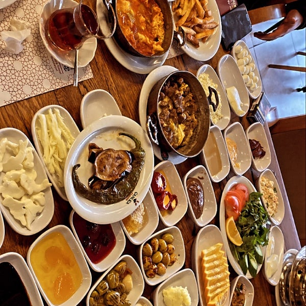 Снимок сделан в Çamlıca Restaurant Malatya Mutfağı пользователем Mehmet 1/6/2022