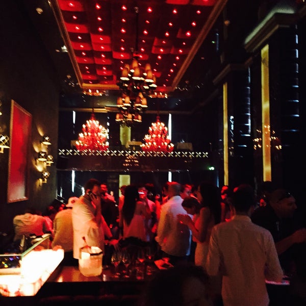 3/21/2015 tarihinde Tacihan O.ziyaretçi tarafından Sass Café Dubai'de çekilen fotoğraf