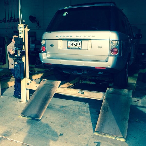 Photo taken at Land Rover Buckhead by James ♔. on 11/9/2013