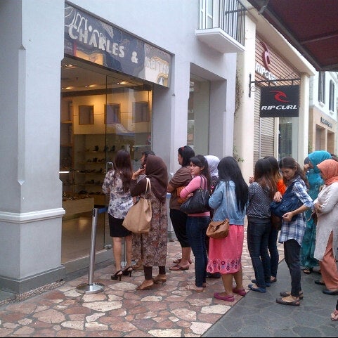 charles and keith pvj