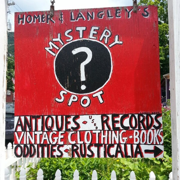 รูปภาพถ่ายที่ Mystery Spot Antiques โดย Jackie S. เมื่อ 6/22/2013