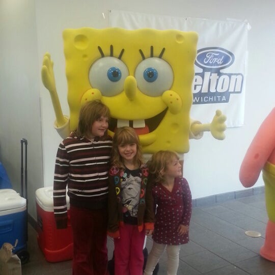 รูปภาพถ่ายที่ Mel Hambelton Ford โดย Gina E เมื่อ 9/15/2012