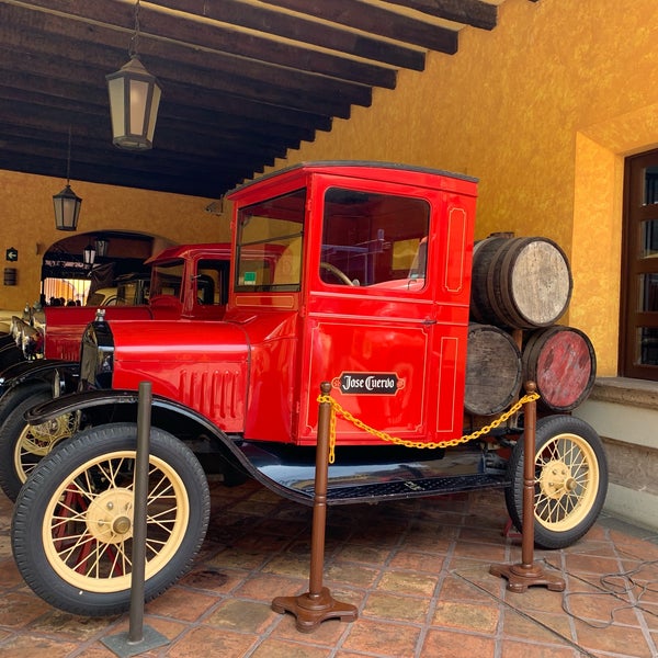 Foto diambil di La Rojeña oleh Iliana J. pada 5/4/2019