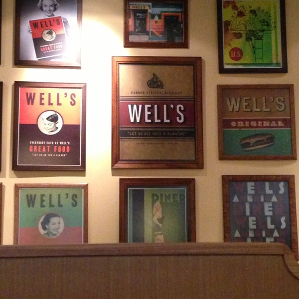 Foto diambil di Well&#39;s Diner oleh Silvio pada 2/24/2013