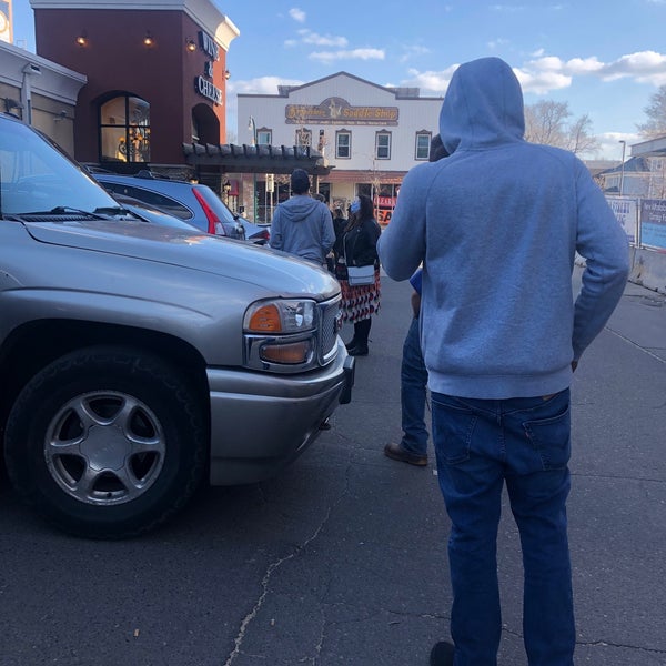 Foto tomada en Lake Wine &amp; Spirits  por Marsh C. el 4/17/2020