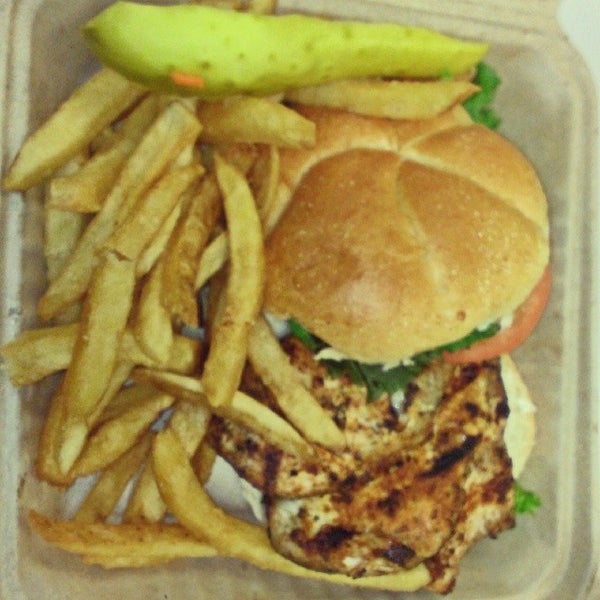 รูปภาพถ่ายที่ Burger Burger โดย Nana B. เมื่อ 11/26/2013