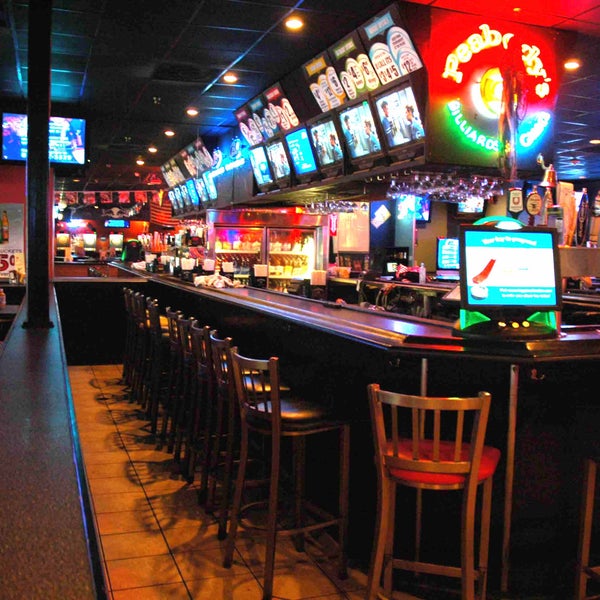 รูปภาพถ่ายที่ Peabody&#39;s Restaurant. Bar &amp; Billiards โดย Peabody&#39;s Restaurant. Bar &amp; Billiards เมื่อ 11/19/2015