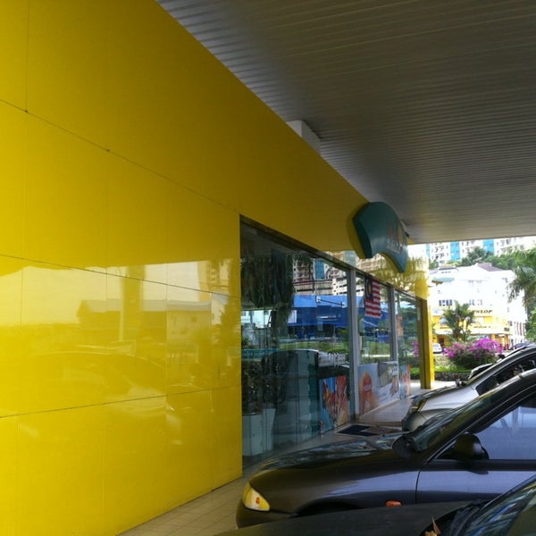 PETRONAS Station Gas Station in Seri Kembangan