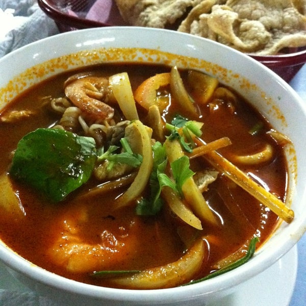Das Foto wurde bei Riang Riang Restaurant von هوزايفه أويس am 12/25/2012 aufgenommen