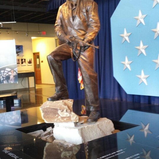Das Foto wurde bei Commemorative Air Force Airpower Museum (CAF) von Melody Faith C. am 4/6/2014 aufgenommen