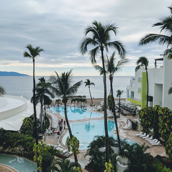 Das Foto wurde bei Hilton Resort von tabasaur am 11/29/2018 aufgenommen