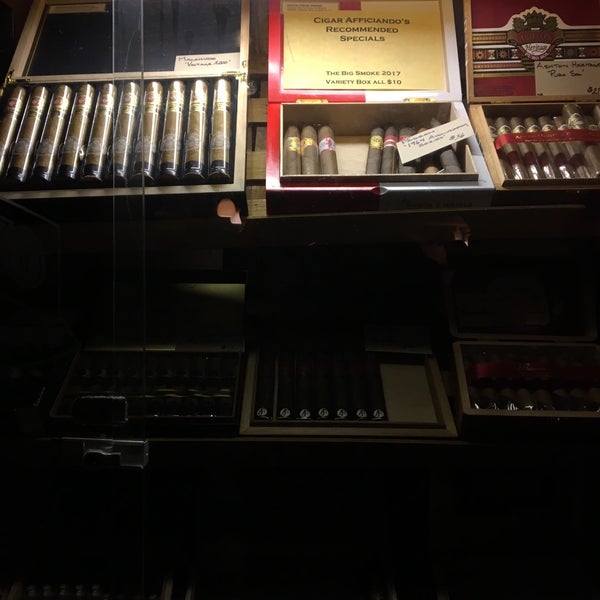 12/13/2017에 David H.님이 Cigar Bar &amp; Grill에서 찍은 사진