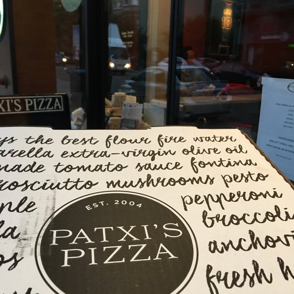 Foto tirada no(a) Patxi’s Pizza por David H. em 7/13/2017