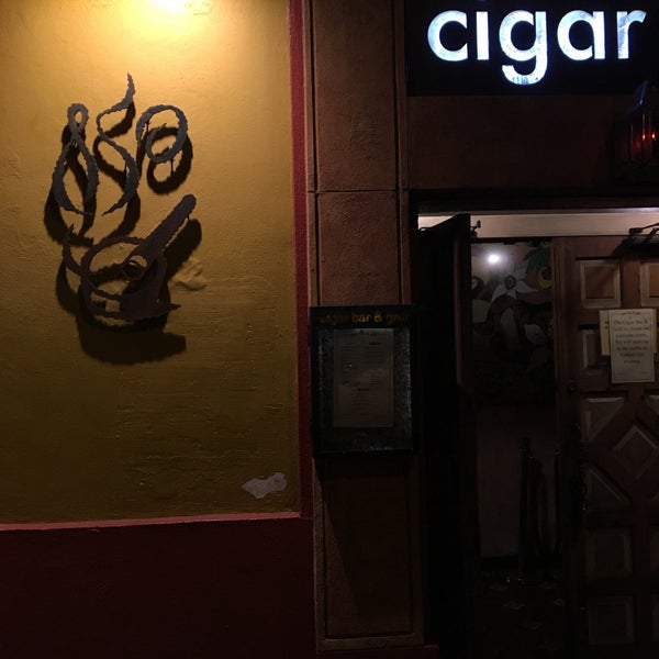 12/13/2017 tarihinde David H.ziyaretçi tarafından Cigar Bar &amp; Grill'de çekilen fotoğraf
