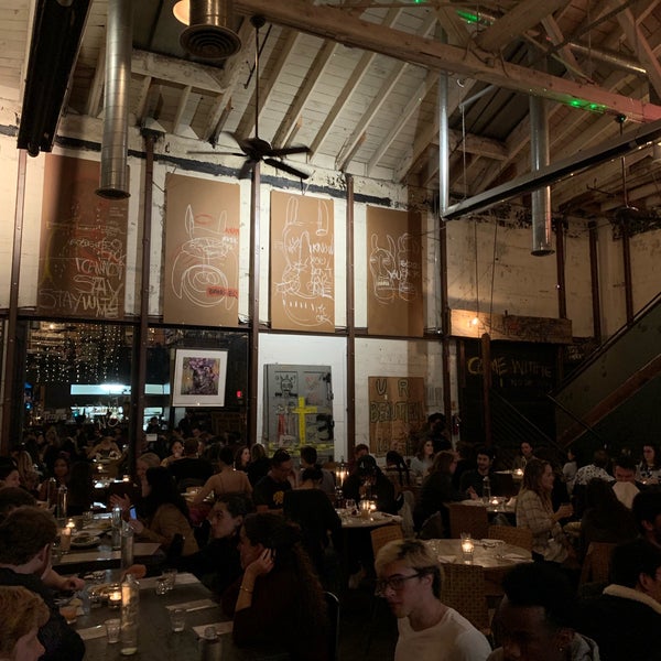 Foto tomada en Mua Oakland Bar &amp; Restaurant  por David H. el 2/2/2019