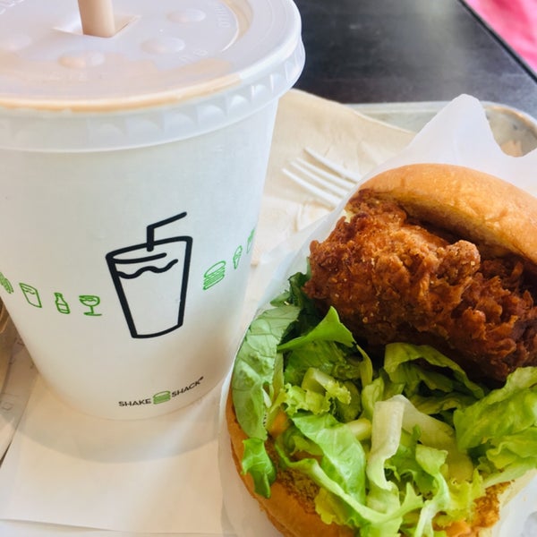 Photo taken at Shake Shack by Thea C. on 6/30/2019