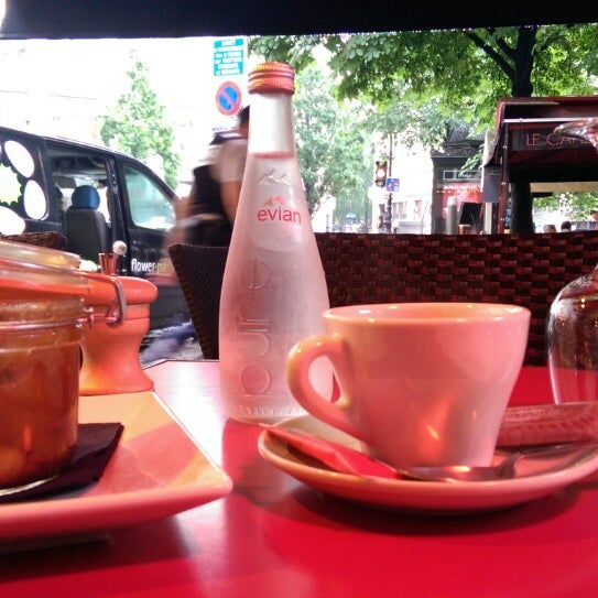 6/10/2014 tarihinde Salem S.ziyaretçi tarafından Le Café des Initiés'de çekilen fotoğraf