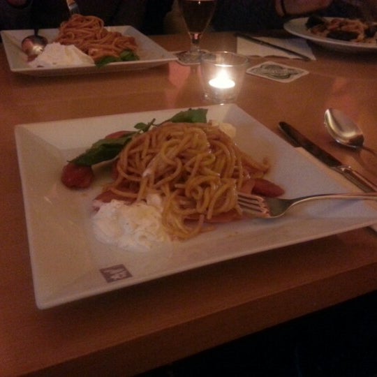 11/16/2012 tarihinde Taehyun K.ziyaretçi tarafından Restaurant Bresto'de çekilen fotoğraf