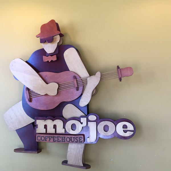 6/10/2015 tarihinde Somatic D.ziyaretçi tarafından Mo&#39;Joe Coffee House'de çekilen fotoğraf