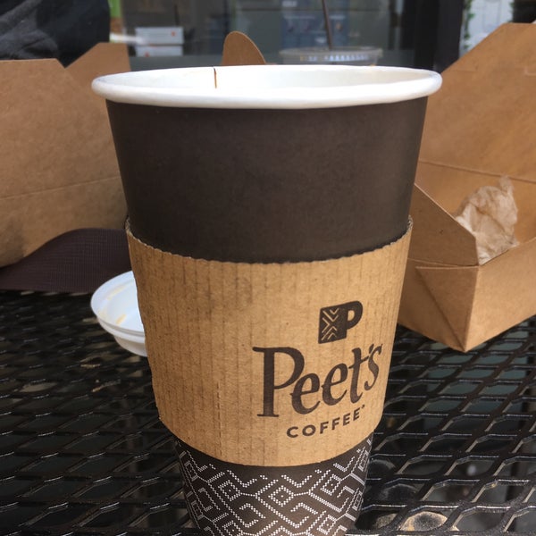 Снимок сделан в Peet&#39;s Coffee &amp; Tea пользователем Calton B. 8/19/2018