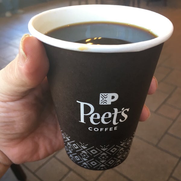รูปภาพถ่ายที่ Peet&#39;s Coffee &amp; Tea โดย Calton B. เมื่อ 8/17/2018
