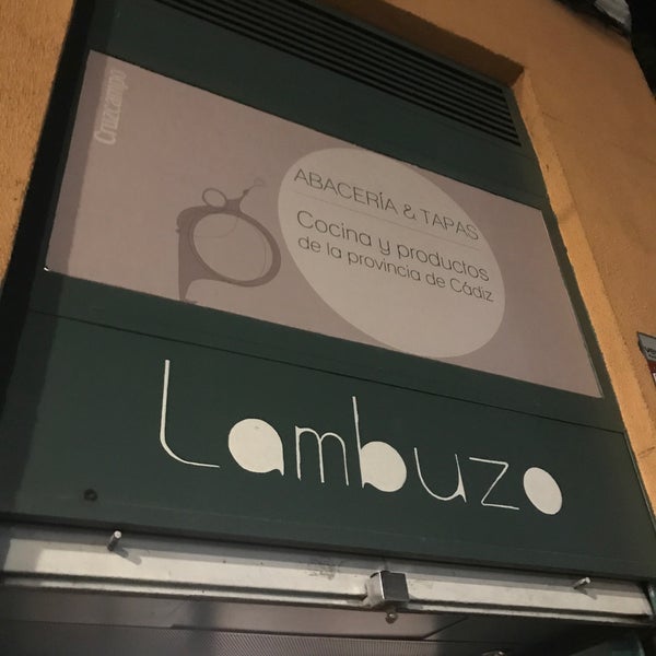 รูปภาพถ่ายที่ Lambuzo โดย Eduardo L. เมื่อ 6/23/2017
