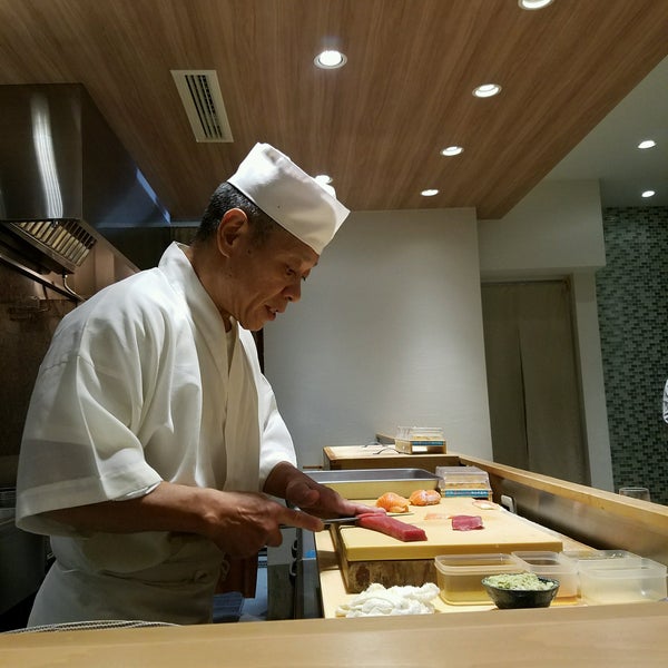 Foto scattata a Sushi Bar Yasuda da Susie L. il 9/23/2016