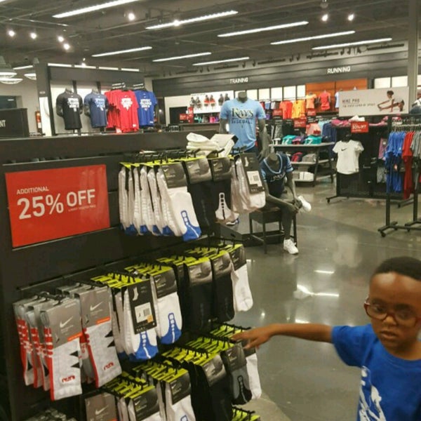 nike outlet in cypress