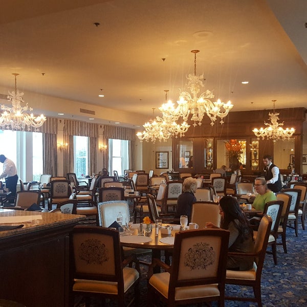 Foto tirada no(a) The Carolina Dining Room at Pinehurst Resort por David H. em 10/21/2017