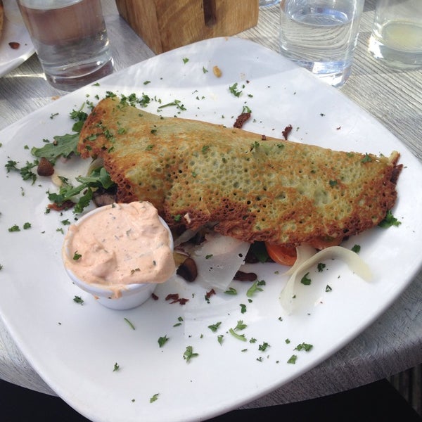 4/6/2014 tarihinde Deeziyaretçi tarafından Bay Restaurant Clontarf'de çekilen fotoğraf