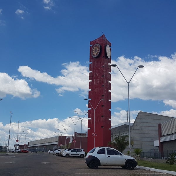 Photo taken at Outlet Premium Brasília by Fátima D. on 1/3/2019