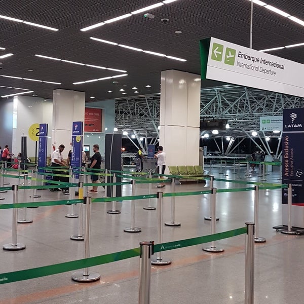 Photo taken at Brasilia Presidente Juscelino Kubitschek International Airport (BSB) by Fátima D. on 2/14/2018
