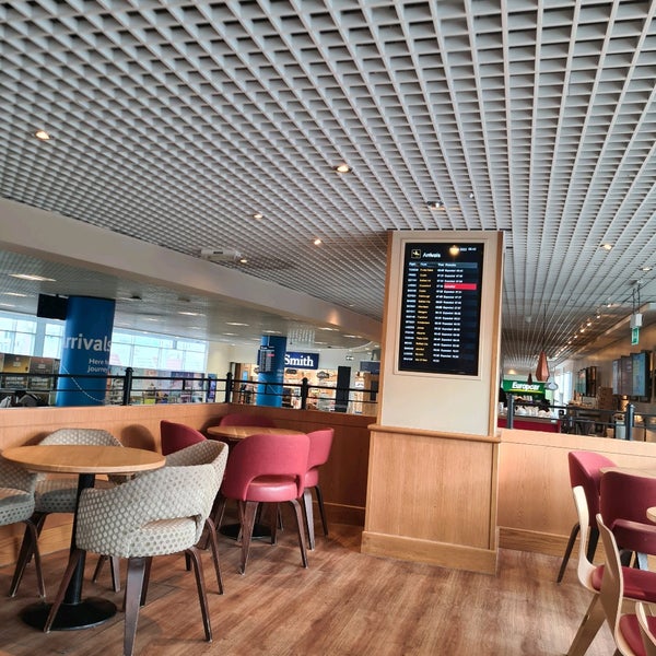 Photo taken at Birmingham Airport (BHX) by Fátima D. on 7/6/2022