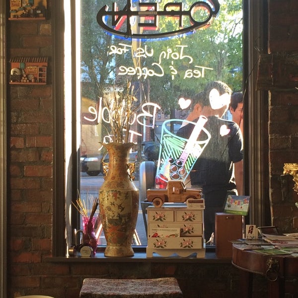 Foto scattata a Tea NJ &quot;Vegan Friendly Cafe&quot; da Michael P. il 10/4/2014