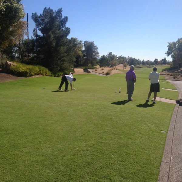 10/20/2013에 Michael P.님이 Desert Pines Golf Club and Driving Range에서 찍은 사진