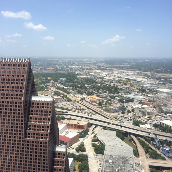 7/29/2015 tarihinde Alma P.ziyaretçi tarafından JPMorgan Chase Tower'de çekilen fotoğraf