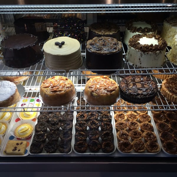 Foto tirada no(a) Phipps Bakery Cafe por Mala P. em 8/23/2014
