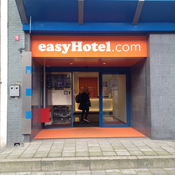 Photo taken at easyHotel Rotterdam City Centre by Ritzo t. on 12/31/2013