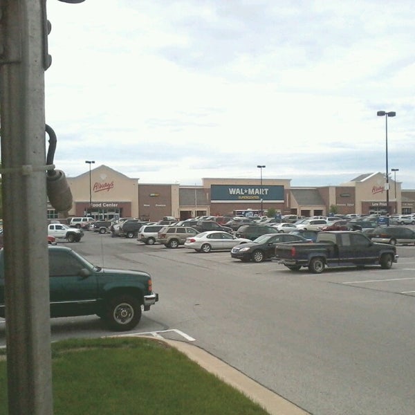 次での写真：Walmart Supercenter Greenwood、IN