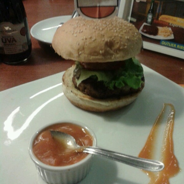 Foto diambil di My Burger oleh Flávio J. pada 1/1/2015